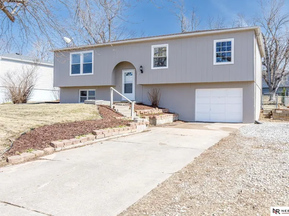 845 N 2nd St, Springfield, NE 68059