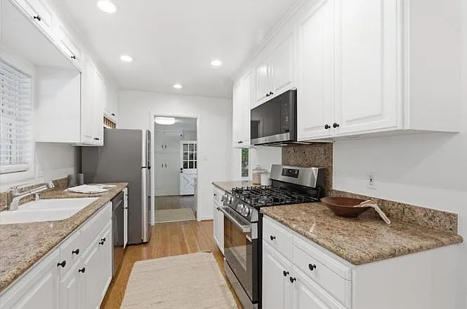 730 Berry Ave — Photo 15