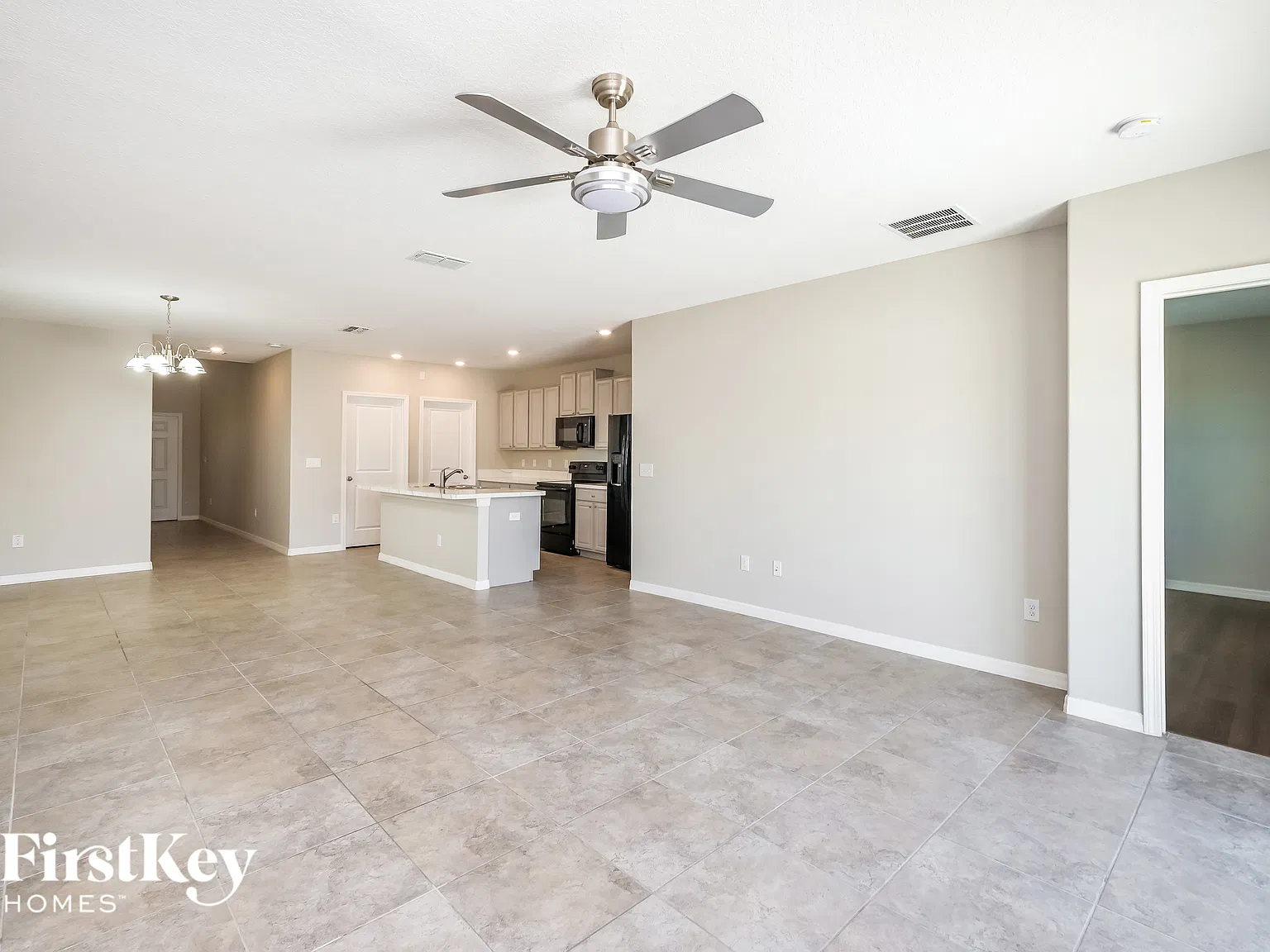 5 bed, 3.0 bath, 2369 sqft, $2,925 — Photo 3