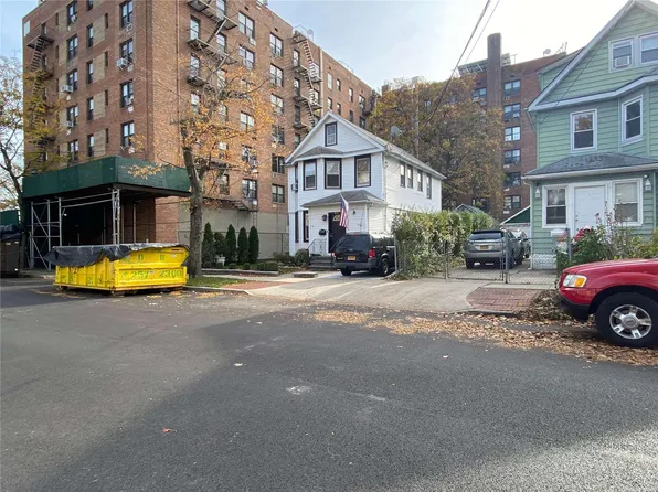 162-18 78th Rd, Fresh Meadows, NY 11366