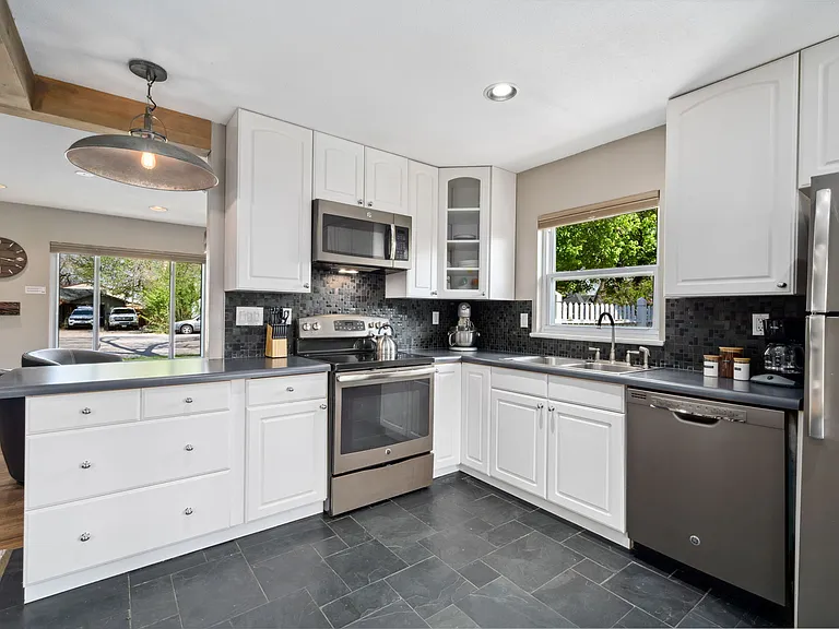 401 Stover St — Photo 21