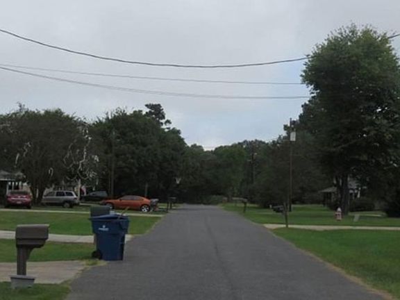 Exterior Neighborhood (street photo)