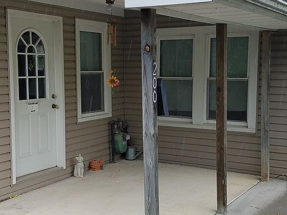 3rd image of 200 Sherman Ave