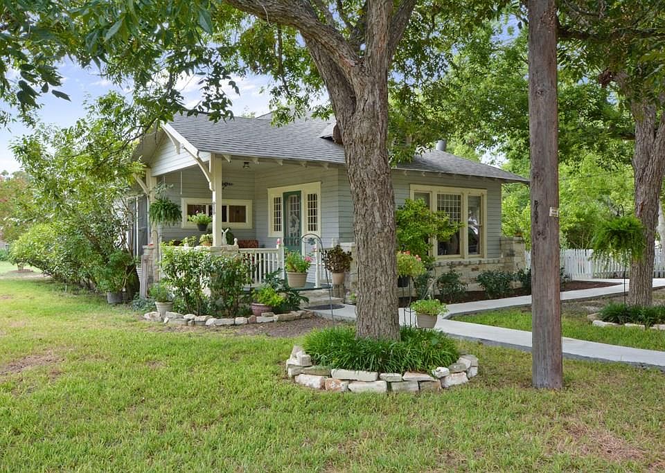 1st image of 303 W Wilbarger St