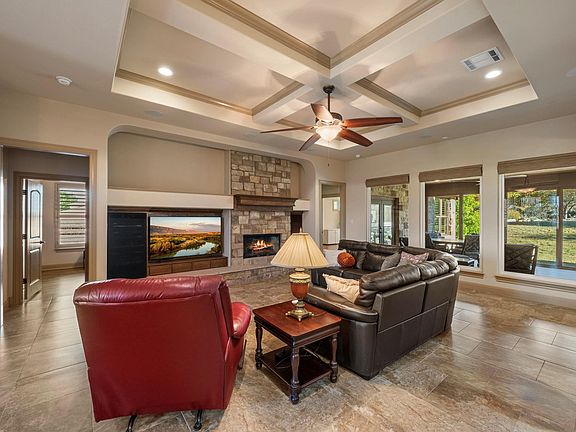 5th image of 204 Overlook Ct