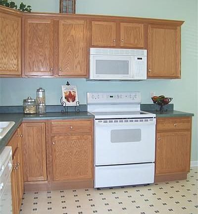 5th image of 180 Elmwood Dr