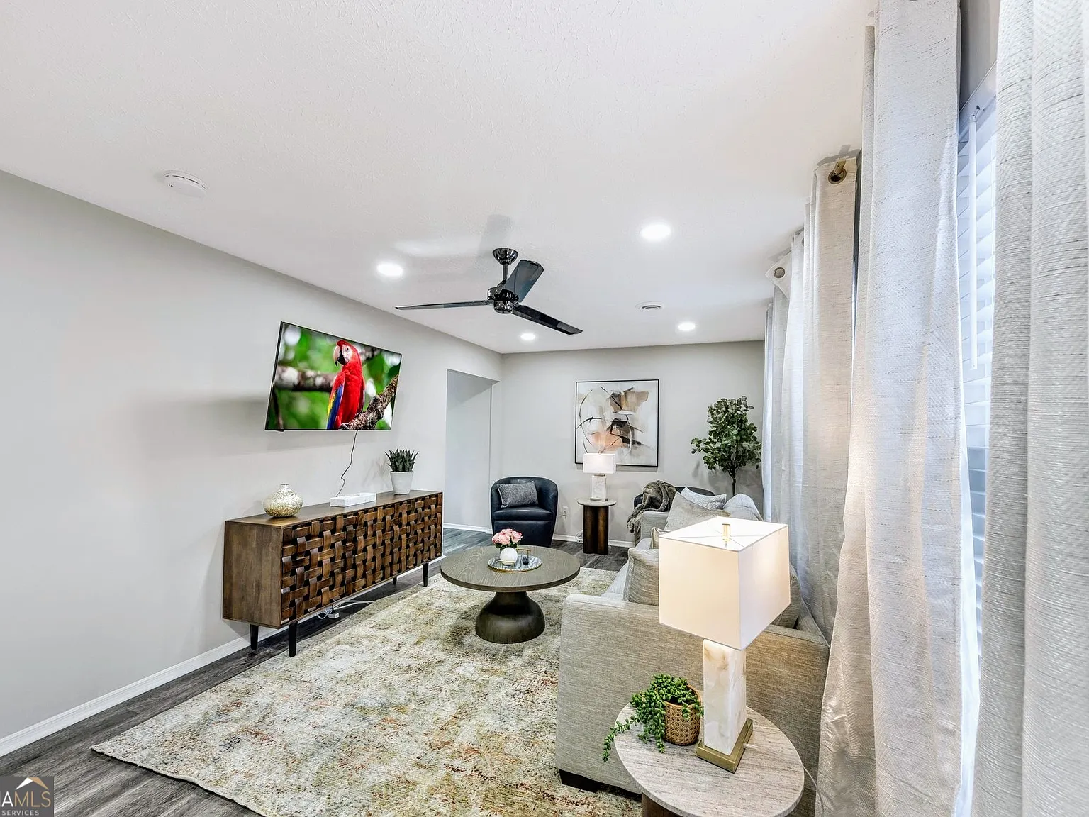 4 bed, 2.0 bath, 1482 sqft, $4,600 — Photo 2