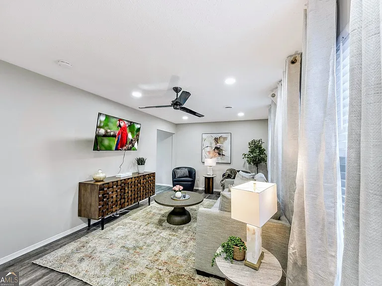 3715 Clearwater Dr — Photo 2