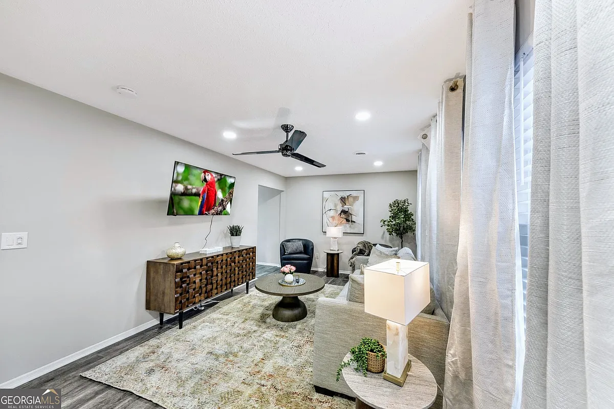 Building Photo - 3715 Clearwater Dr