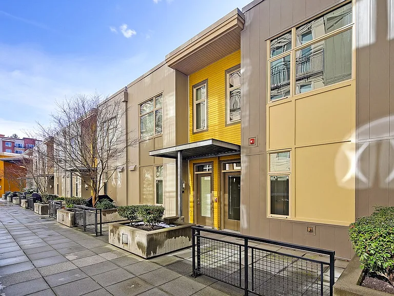 Thornton Place — Photo 4