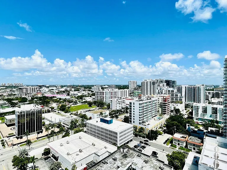 2020 N Bayshore Dr — Photo 11