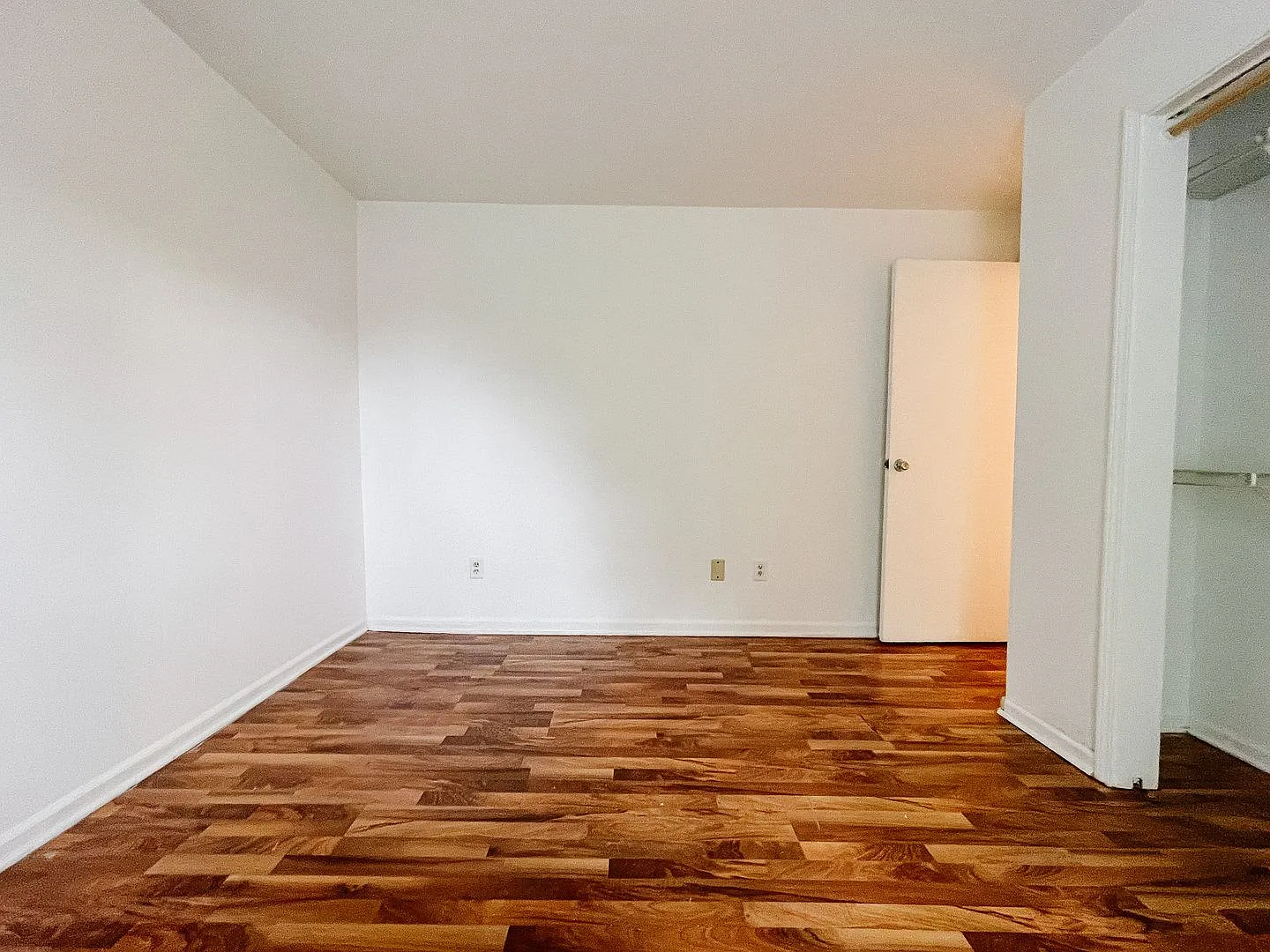 114 E 8th St — Photo 3