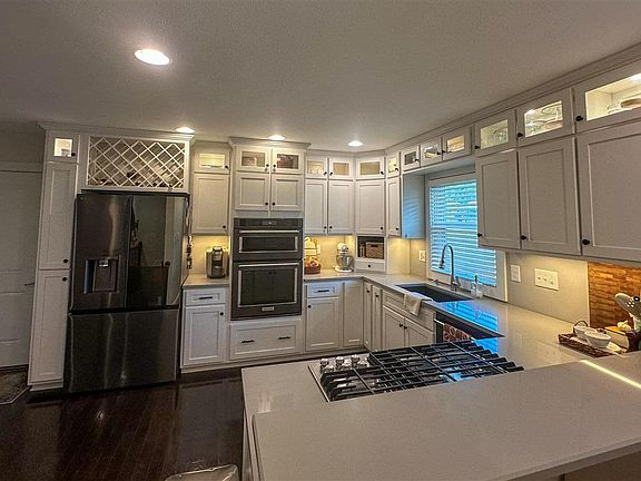 3rd image of 714 Clifford Dr