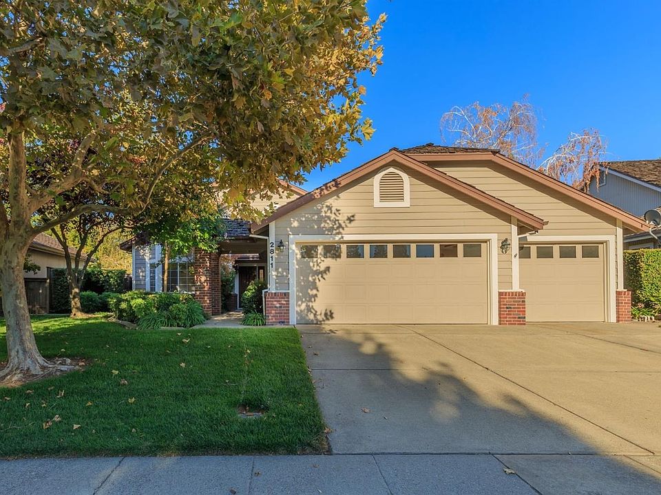 1st image of 2811 Courtside Dr