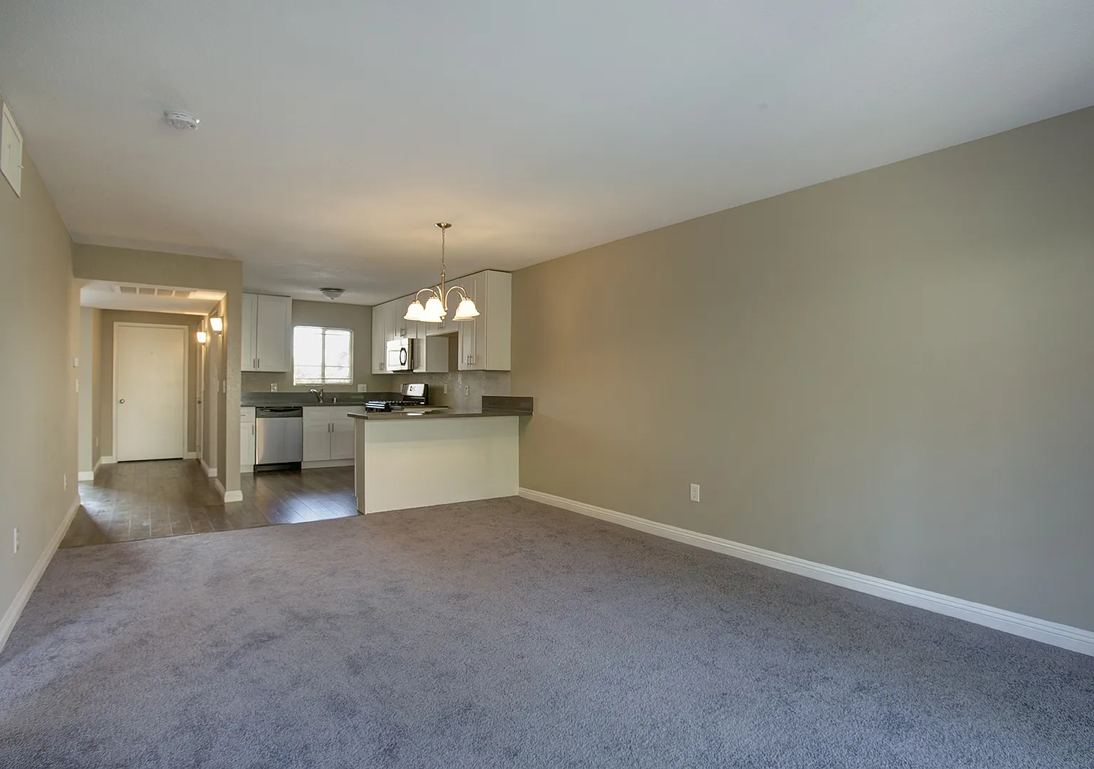 Summerlin - 2 Bedroom 2 Bath Gated 2nd Floor Condo — Photo 3