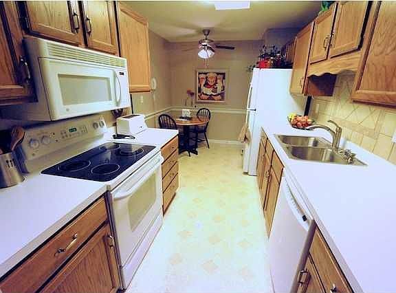 5th image of 908 Donard Park Ave