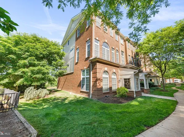 4431 Eastwick Ct, Fairfax, VA 22033