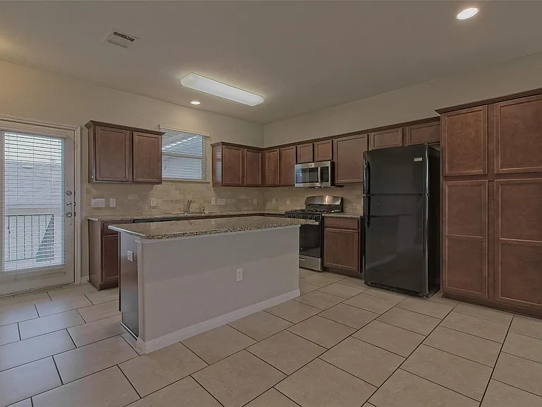 315 N Heatherwilde Blvd — Photo 12