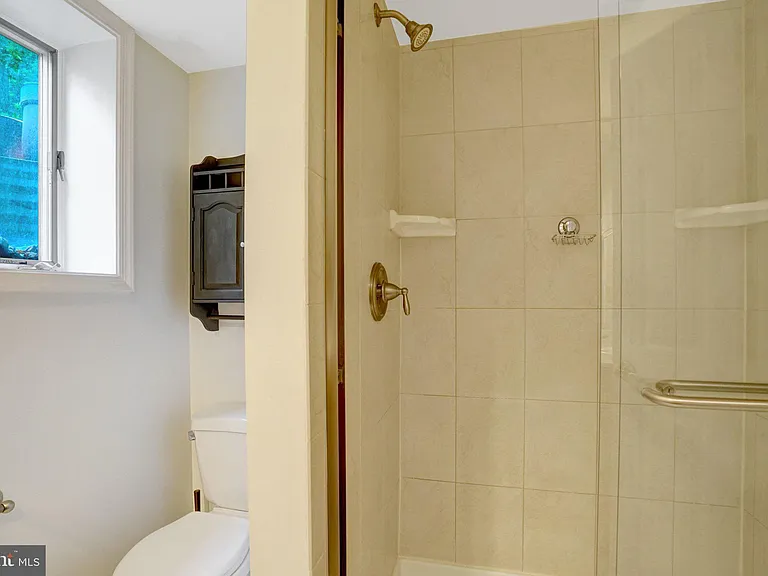 821 N Latham St — Photo 46
