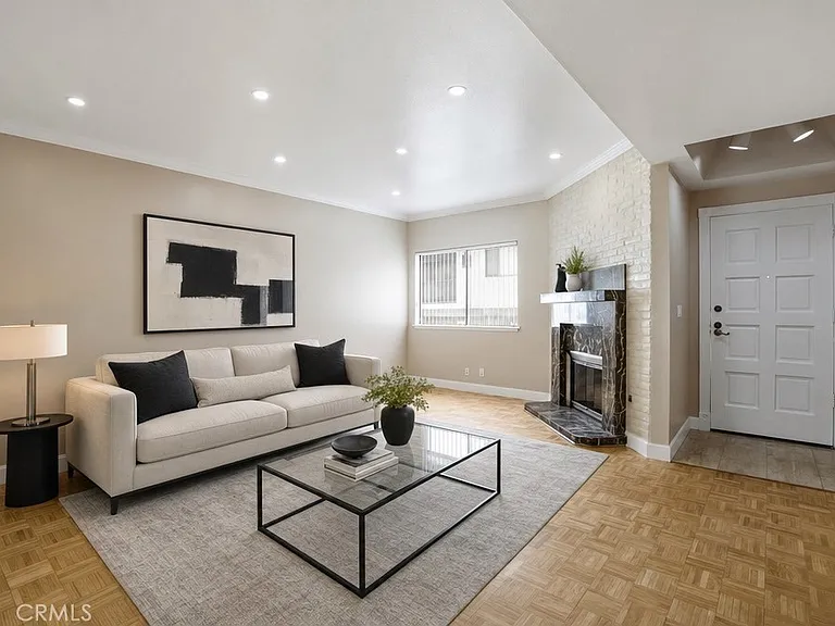 5340 Wilkinson Ave #6 — Photo 2