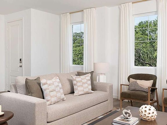 The Pointe at Capp Smith Lake - Clemson Interior Image 2