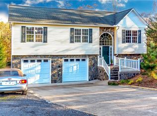 4153 Majestic Oak Dr, Randleman, NC 27317