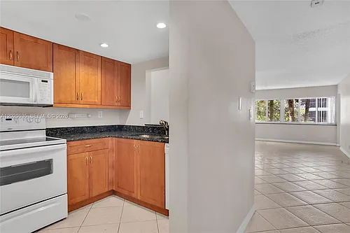 100 Lakeview Dr Photo 1