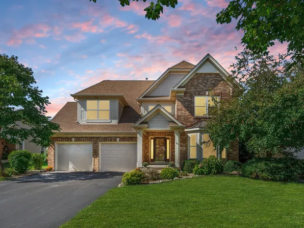 30 Windstone Dr, North Aurora, IL 60542