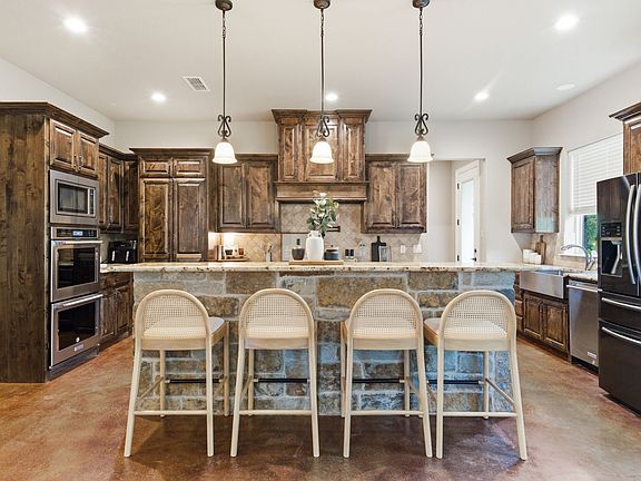 4th image of 104 Oak Bend Trl