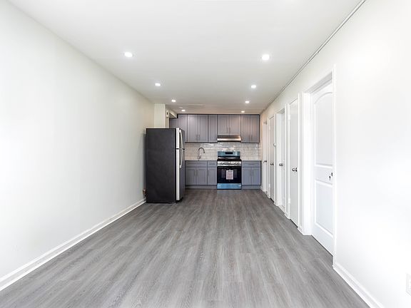 3rd image of 6151 164th St APT 1R