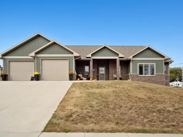 780 17th St SE, Dyersville, IA 52040