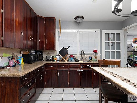5th image of 35 E Broadway St