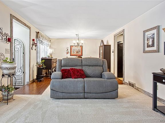 3rd image of 155 Croydon Dr