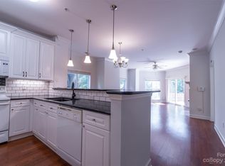 731 Peninsula Dr, Davidson, NC 28036