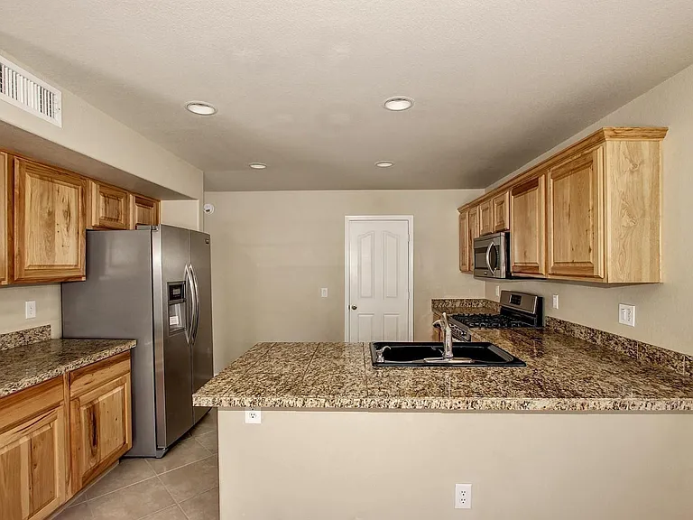4726 E Mossman Rd — Photo 7