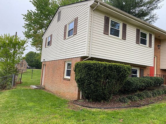 3rd image of 608 Pyrtle Dr