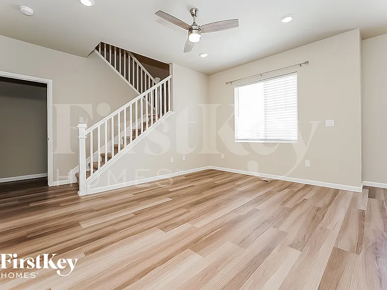1902 Villageview Ln — Photo 3