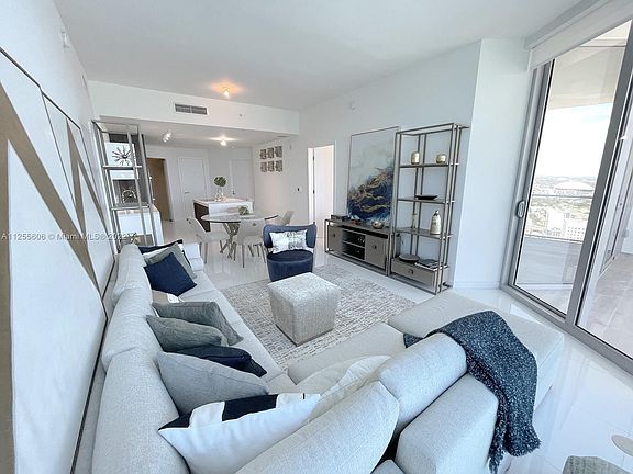 4th image of 851 NE 1st Ave #4008