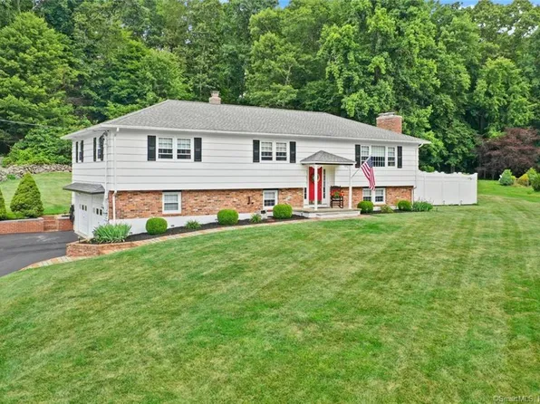 115 Greenwood Lane, Monroe, CT 06468