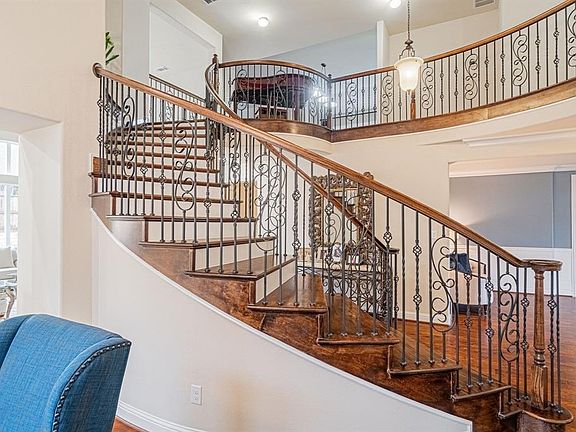 4th image of 103 Lantana Ln