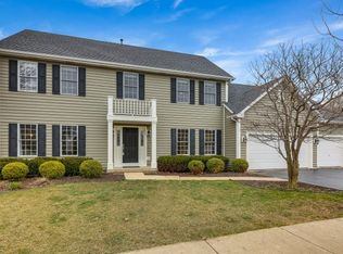 39W444 Washburn Dr, Geneva, IL 60134