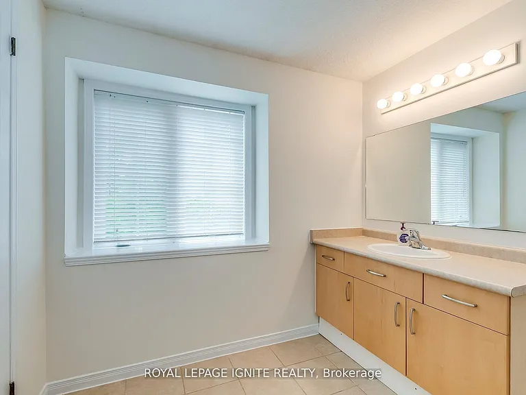 64 Templewood Dr — Photo 32