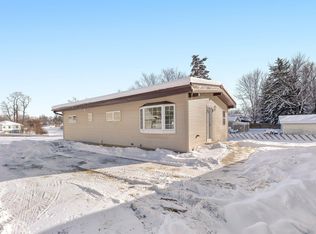 891 W 8th St, Muscatine, IA 52761