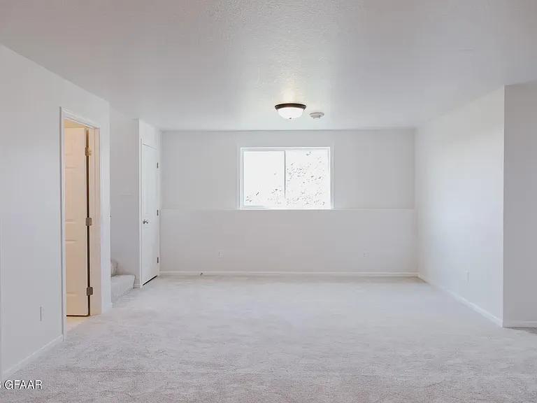 1020 David Dr — Photo 32