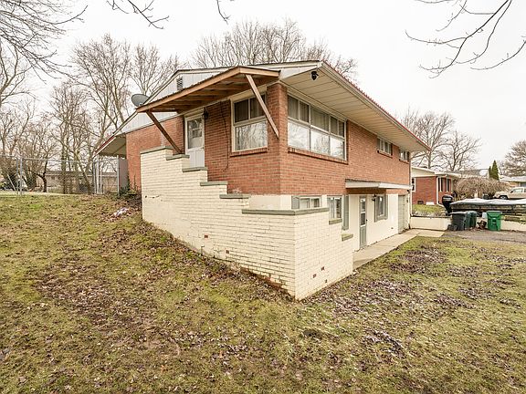 2nd image of 832 Sunset Dr