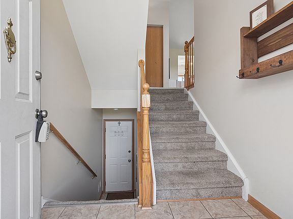3rd image of 1766 Fieldstone Dr N