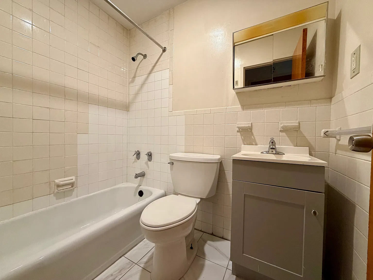 Studio, 500 sqft, $1,325 — Photo 2