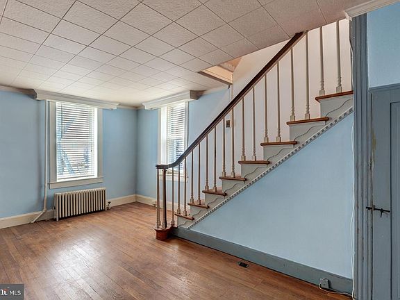 4th image of 3221 Main St
