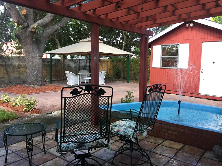 6390 Hampton Dr N — Photo 23
