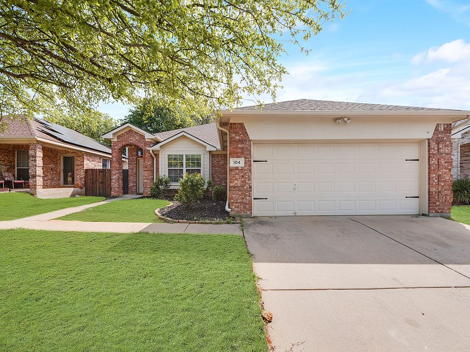 1st image of 104 Goldeneye Ln